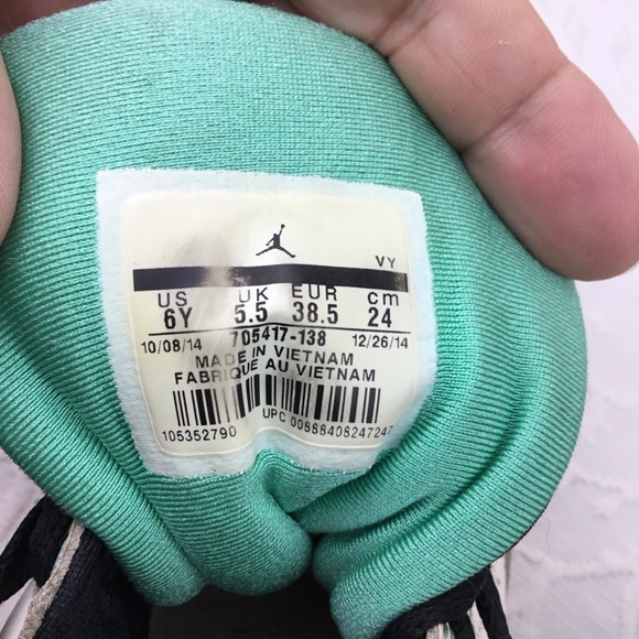 Nike Air Jordan Size 6 Youth Retro Basketball 705417-138 White Verde Sneakers. - Picture 11 of 11